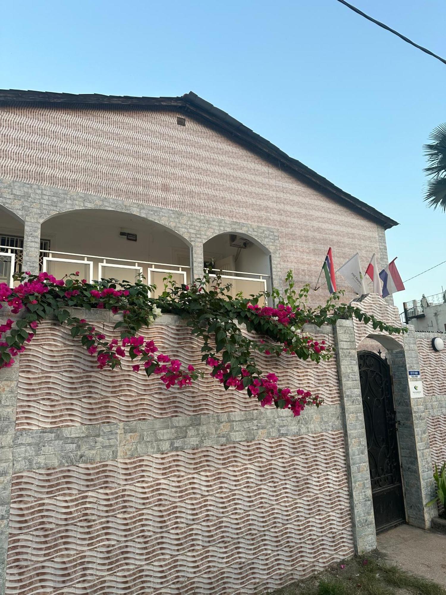 Fhs Foundation House Bijilo Buitenkant foto